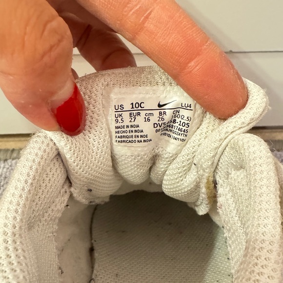 Nike Toddler Sneakers in Pink and White - Picture 7 of 7